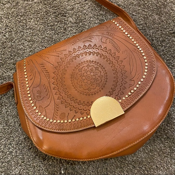 ❗️Brown faux leather floral etched crossbody bag❗️ - Picture 3 of 10